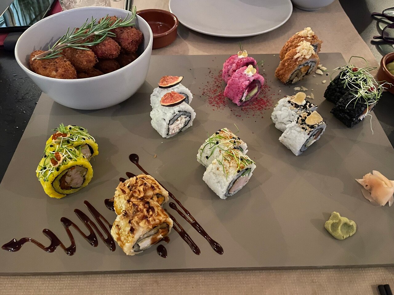 Lou's Sushi Y Croqueteria